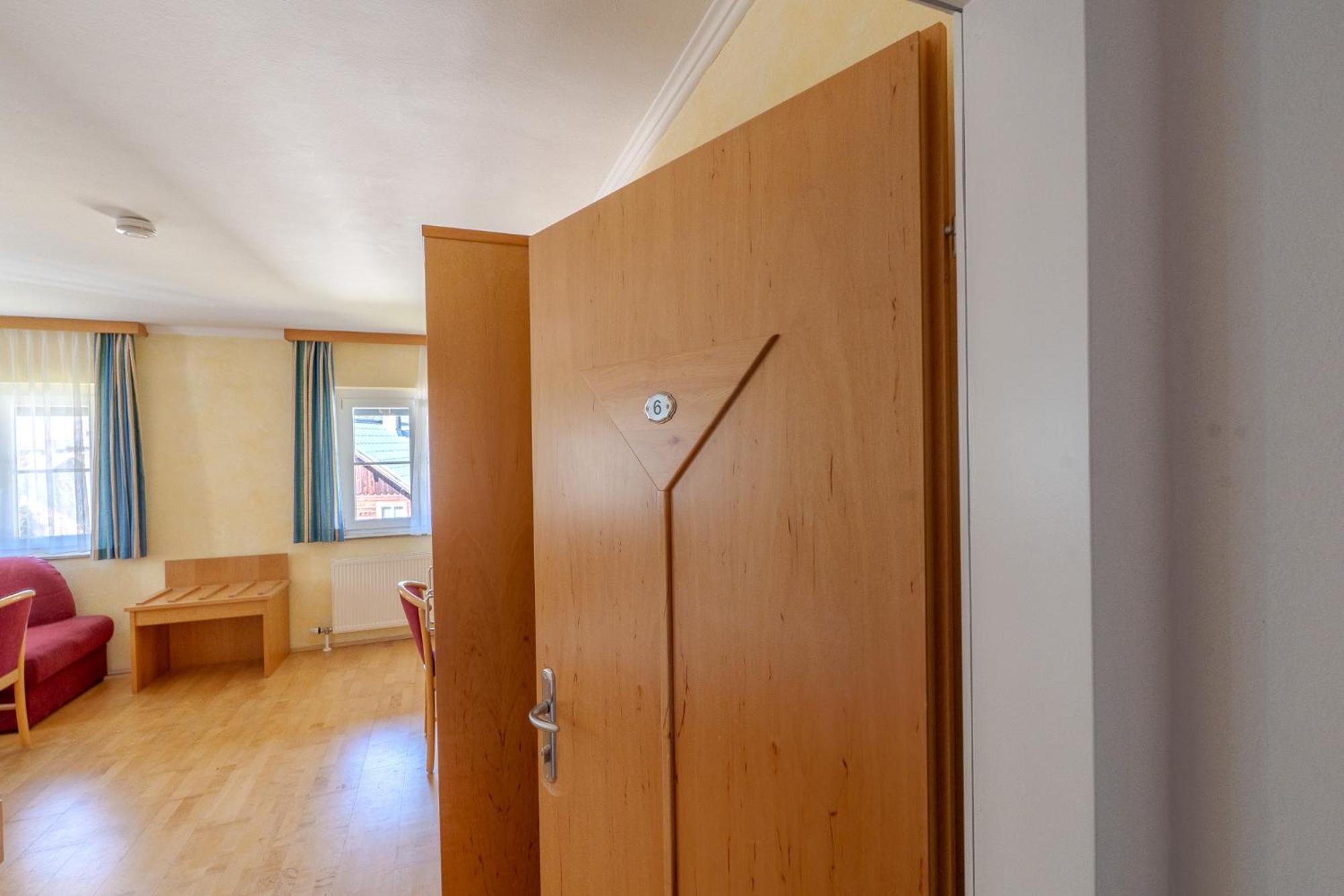 Whats-App Self-Check-In - Villa Maria Theresia Bad Goisern am Hallstättersee Zimmer foto