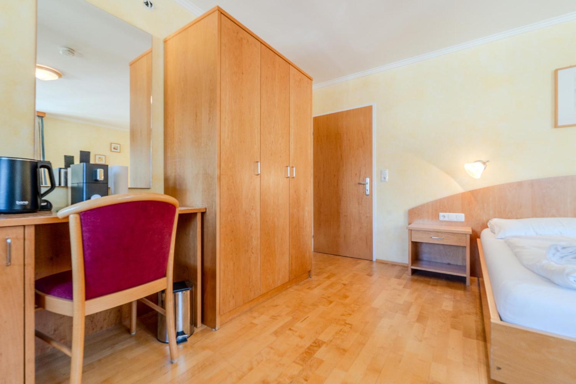 Whats-App Self-Check-In - Villa Maria Theresia Bad Goisern am Hallstättersee Zimmer foto