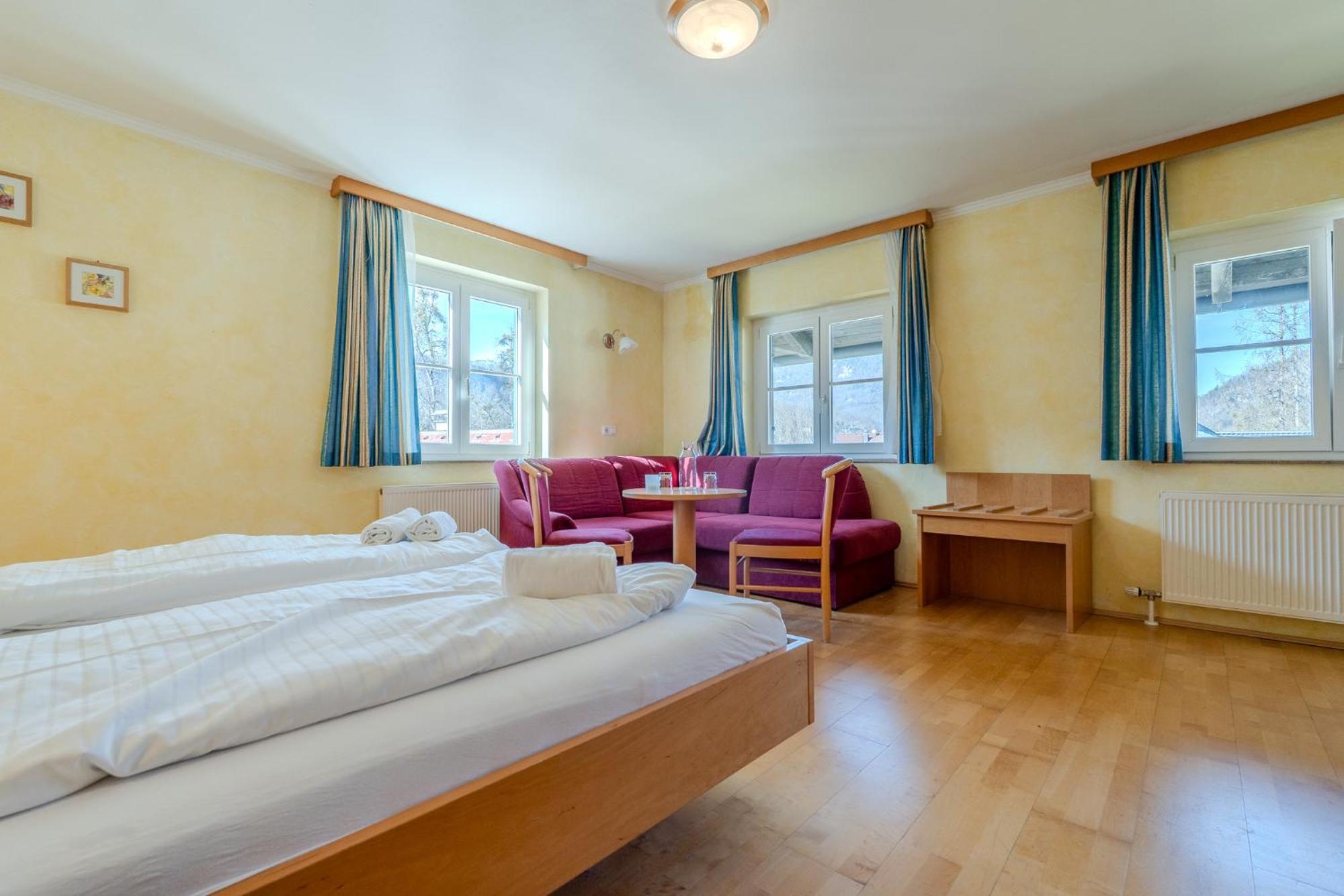 Whats-App Self-Check-In - Villa Maria Theresia Bad Goisern am Hallstättersee Zimmer foto