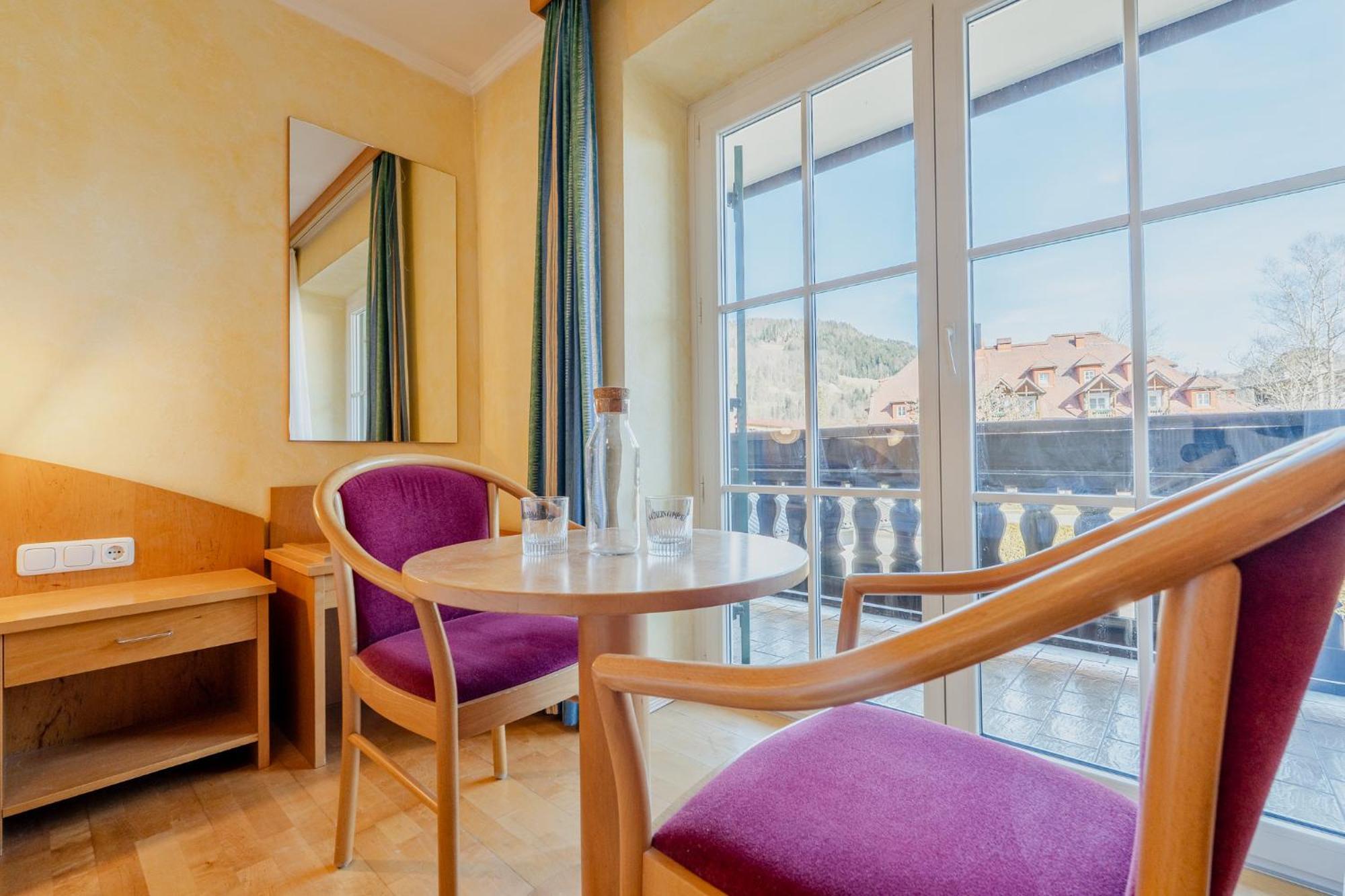 Whats-App Self-Check-In - Villa Maria Theresia Bad Goisern am Hallstättersee Zimmer foto
