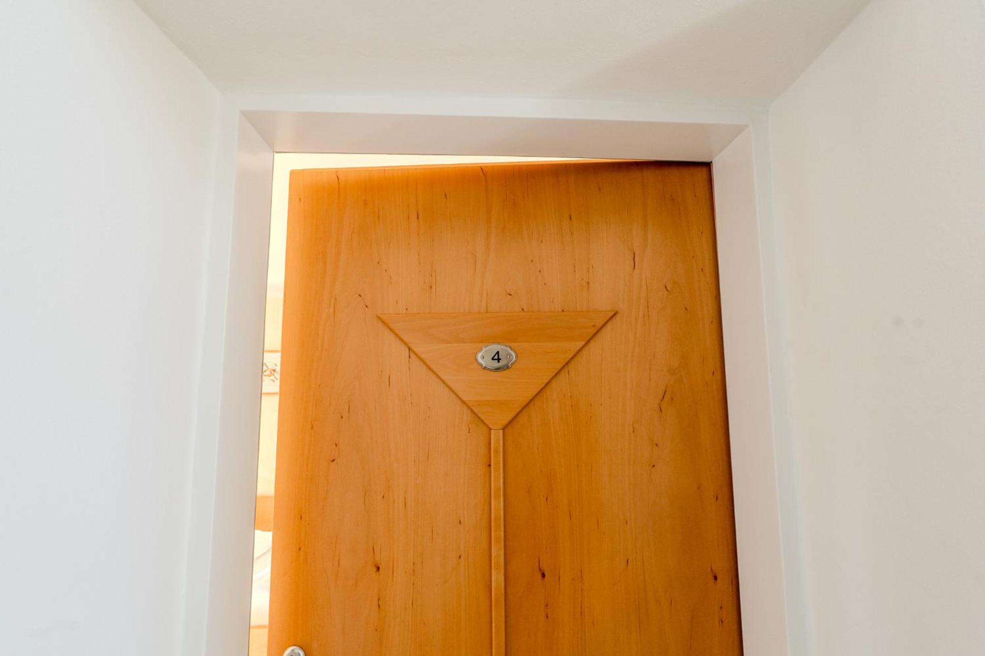 Whats-App Self-Check-In - Villa Maria Theresia Bad Goisern am Hallstättersee Zimmer foto